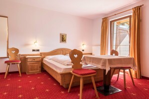 4 bedrooms, free WiFi, bed sheets