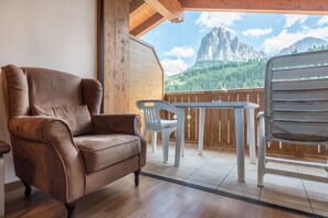 Property grounds - Apartment 'Hotel Residence Gardena Saslong' with Mountain View, Garden & Wi-Fi (St. Christina)
