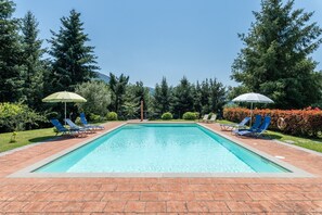 A heated pool - Apartment 'Tramonto al Rifugio Arcobaleno' with Mountain View, Shared Pool & Wi-Fi (Popiglio)