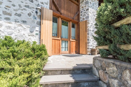 Holiday Apartment 'Maso Noce Ovest' with Mountain View, Garden, and Wi-Fi