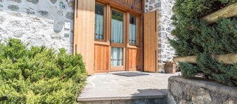 Holiday Apartment 'Maso Noce Ovest' with Mountain View, Garden, and Wi-Fi