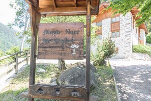 Property grounds - Holiday Apartment 'Maso Noce 2' with Mountain View, Garden & Wi-Fi (Mezzana)