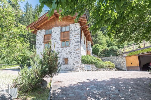 Holiday Apartment 'Maso Noce 2' with Mountain View, Garden & Wi-Fi