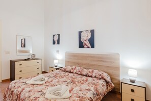 2 chambres, fer et planche à repasser, Wi-Fi gratuit, draps fournis