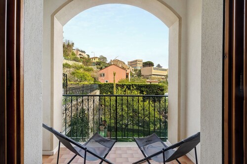 Apartment Bilocale sul Borgo with Balconies & Wi-Fi