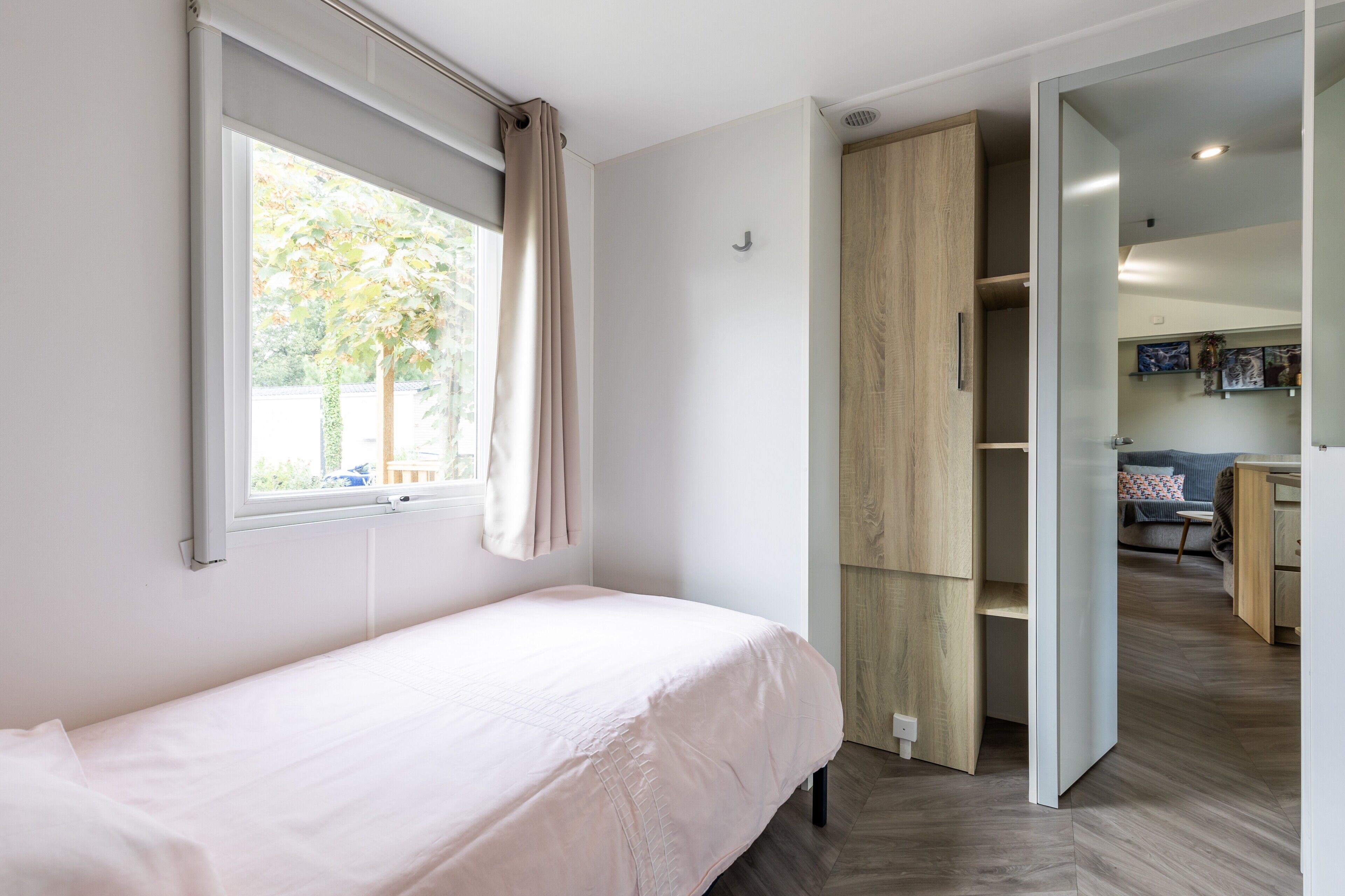 3 bedrooms, iron/ironing board, bed sheets