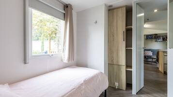 3 slaapkamers, een strijkplank/strijkijzer, beddengoed