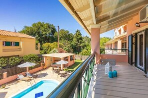 Deluxe Apartment | Premium bedding, down comforters, pillowtop beds, desk - BELLA DE LUX  APTS (Corfu)