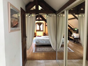 5 chambres, fer et planche à repasser, Wi-Fi gratuit, draps fournis