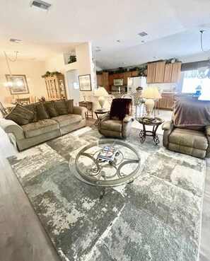 TV, offices - Sunshine - 3/2 in The  Village of Liberty Park (The Villages)