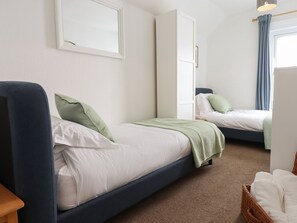 Cottage | 2 bedrooms, individually decorated, individually furnished, free WiFi