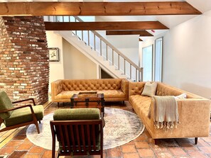 Smart TV, foosball, music library, computer monitors - Luxe Cape Cod Farmhouse. Walk to Ellis Landing Beach! (Brewster)