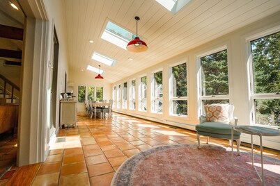 Luxe Cape Cod Farmhouse. Walk to Ellis Landing Beach!