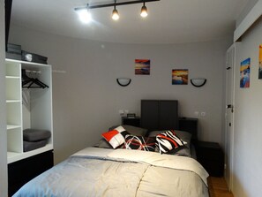 2 bedrooms, iron/ironing board, free WiFi