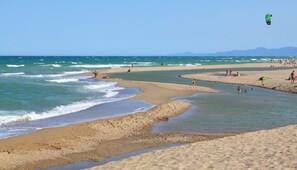 Beach nearby, sun-loungers, beach towels