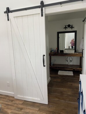 Combined shower/bathtub, towels, soap, toilet paper - *Brand New Construction* Moon Lake View Cabin  (Dundee)