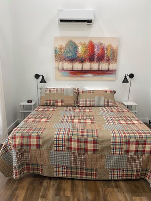 2 bedrooms, free WiFi, bed sheets - *Brand New Construction* Moon Lake View Cabin  (Dundee)