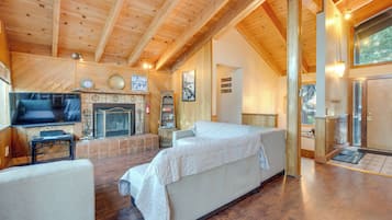 TV, fireplace, foosball, table tennis