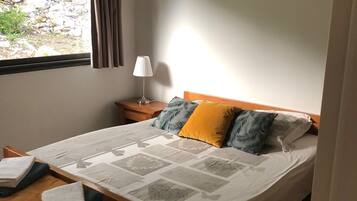 2 chambres, fer et planche à repasser, Wi-Fi gratuit, draps fournis