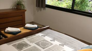 2 slaapkamers, een strijkplank/strijkijzer, gratis wifi, beddengoed