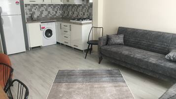 Standard-Apartment, Mehrere Betten | 1 Schlafzimmer, hochwertige Bettwaren, Schreibtisch, Bettwäsche