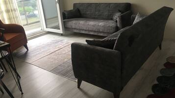 Standard-Apartment, Mehrere Betten | 1 Schlafzimmer, hochwertige Bettwaren, Schreibtisch, Bettwäsche