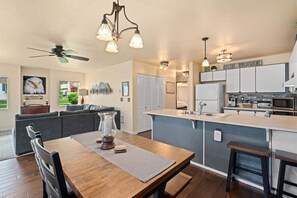 Fridge, microwave, oven, stovetop - Relaxed Mountain Vibe Steps from Adventure (Leavenworth)