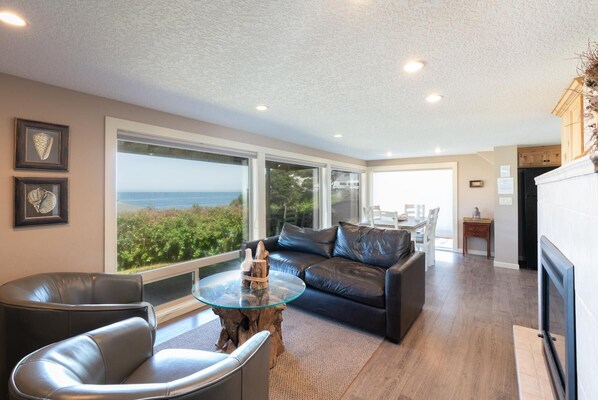 House, Multiple Beds (Neptune Beach) | Living room - Neptune Beach (Gleneden Beach)