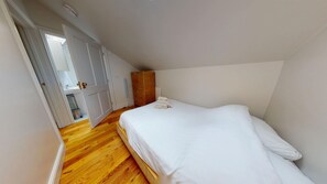 1 bedroom, desk, iron/ironing board, WiFi - Walton Lane | Oxford Holiday Let | 1 Bed & Sleeps 2 (Oxford)