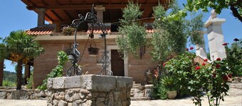 Meridiana holiday house with shared swimming pool