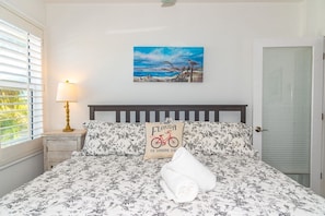 2 bedrooms, iron/ironing board, free WiFi, bed sheets - Moondance- 2 bedrooms- Breathtaking views and beachfront with steps from the bea (Anna Maria)