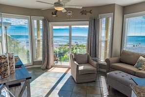 TV - Moondance- Breathtaking views and beachfront with steps beach- 2 bedrooms! (Anna Maria)