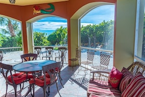Outdoor dining - Moondance- 2 bedrooms- Breathtaking views and beachfront with steps from the bea (Anna Maria)