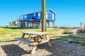 Outdoor dining - Right by Beach - Perfect Sea & Sand Views For Miles! (Freeport)