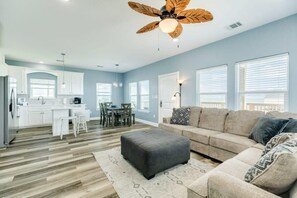 薄型テレビ、ストリーミングサービス、書斎 / ワークスペース