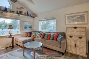 House, 1 Queen Bed (Rememberance) | Living area - Rememberance (Depoe Bay)