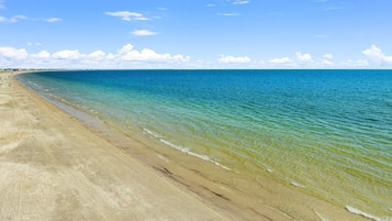 Una spiaggia nelle vicinanze, teli da spiaggia