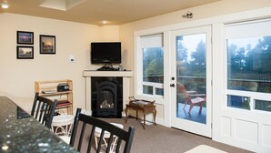 House, Multiple Beds (Ocean Pines) | Living room - Ocean Pines (Tillamook)