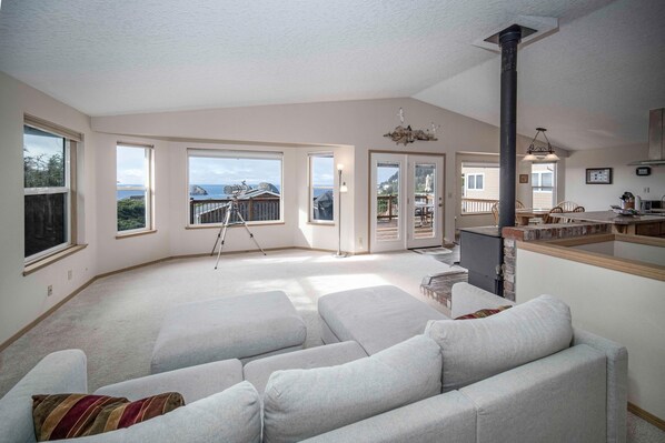 Casa, varias camas (Oceanside Vista) | Sala de estar