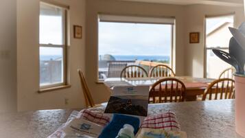 Nhà, nhiều giường (Oceanside Vista) | Phòng khách