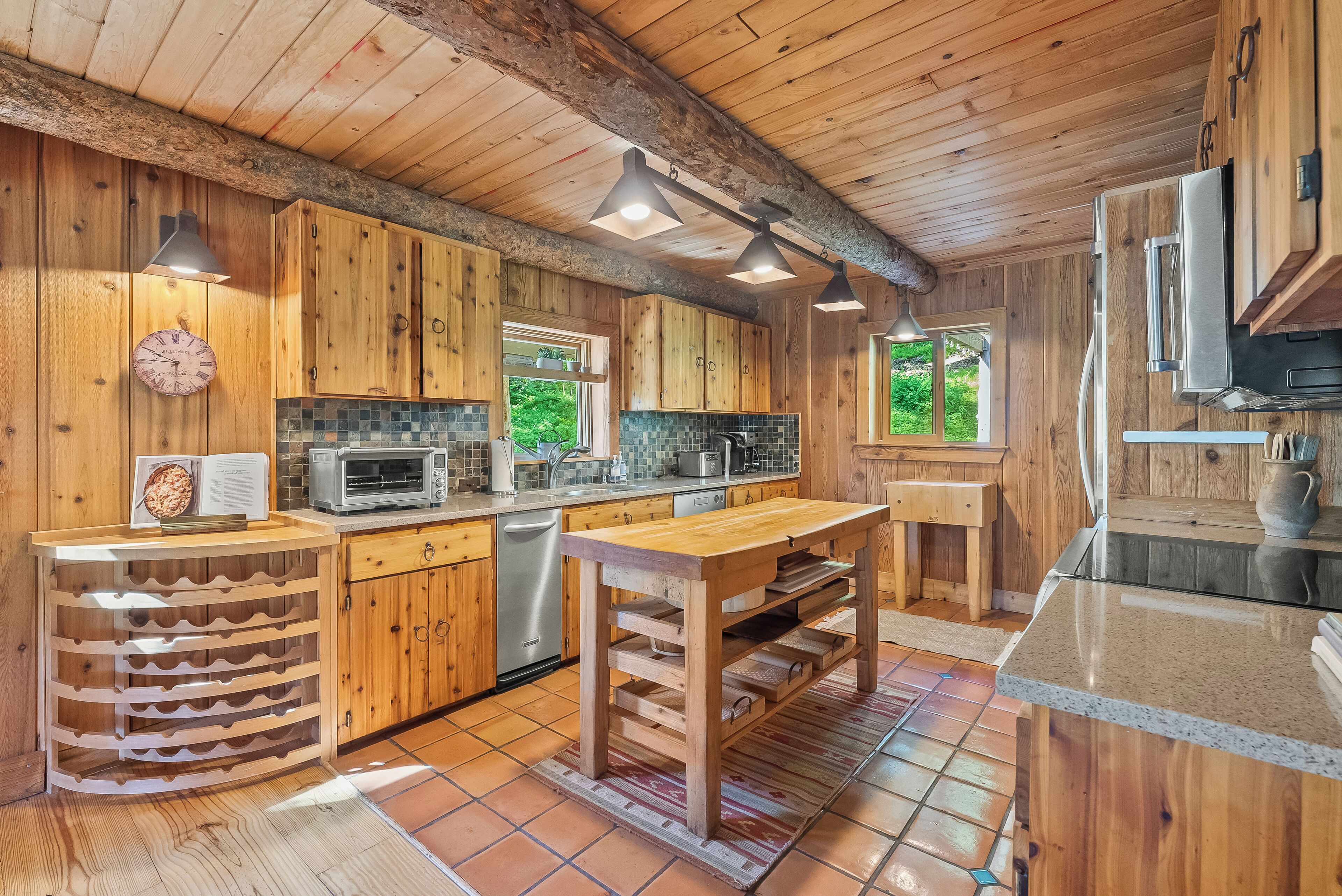 Fridge, microwave, dishwasher, coffee/tea maker