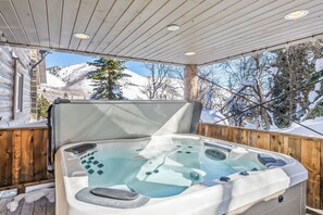 Outdoor spa tub - Solitude in Sundance - Hot Tub, 4 Bed 4 Bath, Secluded, Views, Quiet, Forested (Sundance)