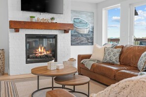 Smart TV, fireplace - Luxury 8BR Mountain & Lake Views | Pools, Hot Tub (Branson)