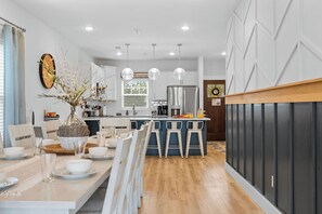 Dining - Luxury 8BR Mountain & Lake Views | Pools, Hot Tub (Branson)