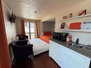 1 bedroom, WiFi, bed sheets - PP Wichita Mtns Rooftop View -Ft Sill Grad,Slps 4 (Medicine Park)