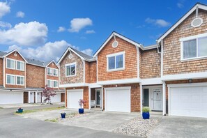 Exterior - Hot Tub, Dogs OK, Modern, Walk to beach/town (Trail) (Long Beach)