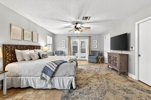 3 habitaciones, tabla de planchar con plancha y cuna de viaje