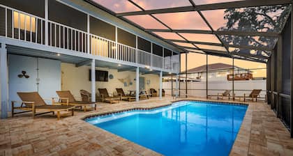 Heated Pool/Ping pong/Foosball/Short drive 2 Beach