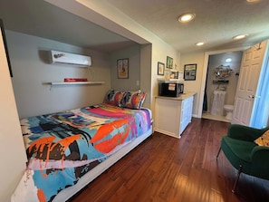 2 bedrooms, WiFi, bed sheets - L2 Village Vista SkyStack—Rooftop Patio View Sleeps 7 (Medicine Park)