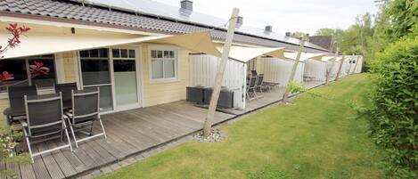 تناول الطعام بالخارج